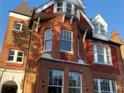 Short let Newly refurbished cozy studio at W5