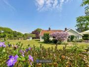 Short Let, Norwich NR9, 5 bed bungalow to rent, £4,995...