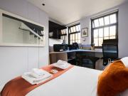 Short Let SE11 Unique Loft Living Studio zone1