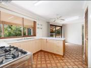 SHORT STROLL FROM TOWN CENTRE