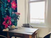 Short Term an artistic apartment next to the green! 1...