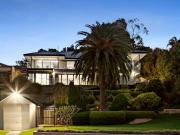 Shougetsu House Japanese Inspired Lakefront Oasis