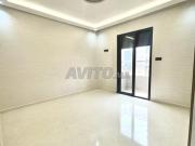 Appartement revêtu de blanc, finition très excellente à...