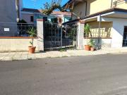 Sibari: ingresso indipendente con giardino privato e garage