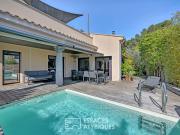 Signature contemporaine: propriété face à la mer pensée...