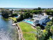 Signature Lakefront Villa na Quinta do Lago