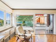 Signorile ultimo piano vista lago con accesso diretto...