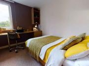 Silver En Suite D Has an Apartment