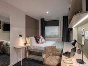 Silver Ensuite F Has an Apartment