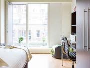 Silver Studio Mid Level With Canal View D Has an Apartment