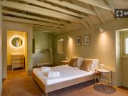 Simpática Moradia T1 para arrendar em Linda a Velha, Oeiras Simpática Moradia T1 para arrendar em Linda a Velha, Oeiras