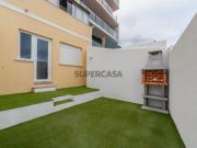 Simpático Apartamento com Logradouro