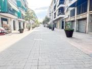 Sin duda, uno de los mejores locales comerciales de Les...