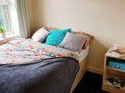 Single Bed Shared C Has an Apartment