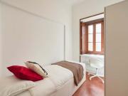 Single Bedroom in a 11 Bedroom Apartment in Rua de...