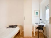 Single bedroom in a 9 room apartment in Lisbon Room 9