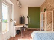 Single bedroom with balcony in a 6 bedroom apartment in...