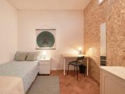 Single bedroom with balcony in a 6 bedroom apartment in...