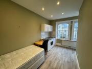 Single bedsit available in West Kensington 5/13