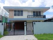 Single Detached House for Sale in Paranaque 2 carport...