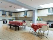 Single Ensuite B Has an Apartment