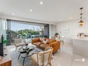 Single Level Apartment with City views just 50m to...