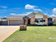 Single level family home in quiet cul de sac location