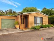 Single level Unit only 750m to Batemans Bay CBD !