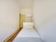 Single room in a 4 bedroom apartment in Rua Artur Lamas,...