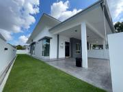 Single storey semi detached house at Hijauan Valdor...