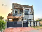 Single Unit House With Back Open To 200 Feet Boulevard