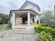 Singola in vendita a Viareggio