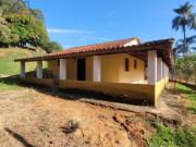 SÍTIO 22.400 M² C/RIBEIRÃO E 2 CASAS EM PEDRA BELA!