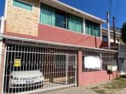 Sitio Cercado Excelente Sobrado com 3 quartos Bem Localizado