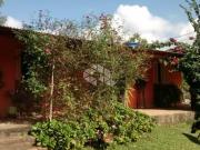 Sítio possui casa de alvenaria de 200 m², gazebo com...