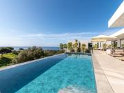 Situada en el corazón de Cabopino, donde el verde del...