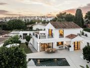 Situada en la codiciada zona de San Pedro de Alcántara,...