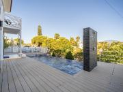 Situada en la prestigiosa zona de Nueva Andalucía, esta...