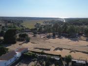 Situada no coração da pitoresca Aldeia de Melides, esta...