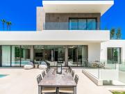 Situado en el exclusivo barrio de La Cerquilla en Nueva...