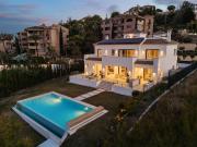 Situado en la prestigiosa urbanización Santa Maria Golf... Situado en la prestigiosa urbanización Santa Maria Golf...