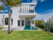 Situado en la prestigiosa zona de Elviria, Marbella...