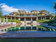 Situado en la prestigiosa zona de Guadalmina, esta villa...