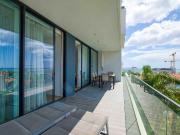 Situado no coração do Monte Estoril, este espaçoso...