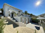 Situata su una collina panoramica e tranquilla di...