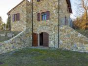Situato nella splendida campagna toscana, questo casale...