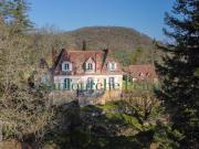 Situé à 18km à l'ouest de Sarlat et à 2km de Saint...