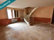 Situé au coeur du village, cette maison de village à...