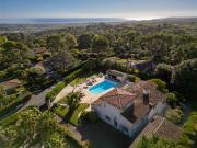 Située dans l'un des domaines résidentiels fermés...