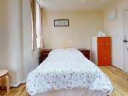 Sizable, Quite Studio Flat with Good Natural Light